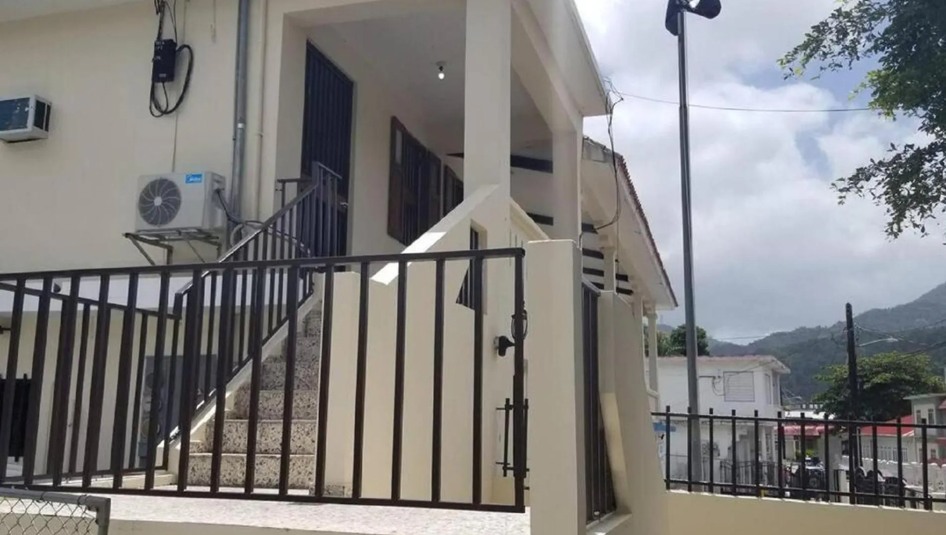 Jayuya Cozy Aparment With Wi-Fi, Free Parking And Ac Apartment